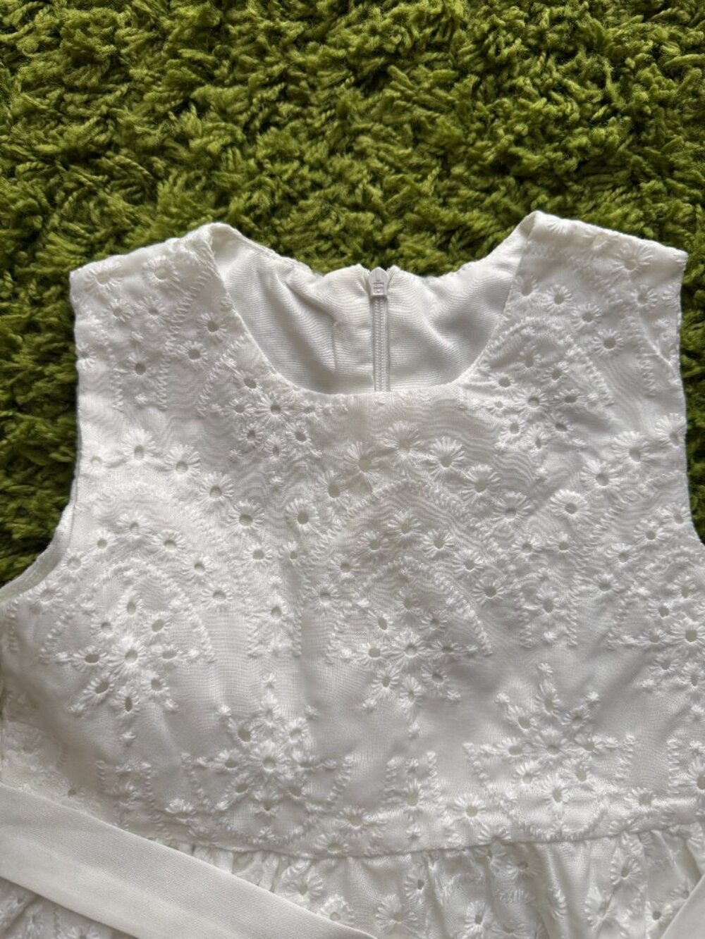 Girls White Eyelet Embroidered Dress with Sash Approx. Age 3